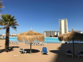 Laguna Bahía, Algarrobo